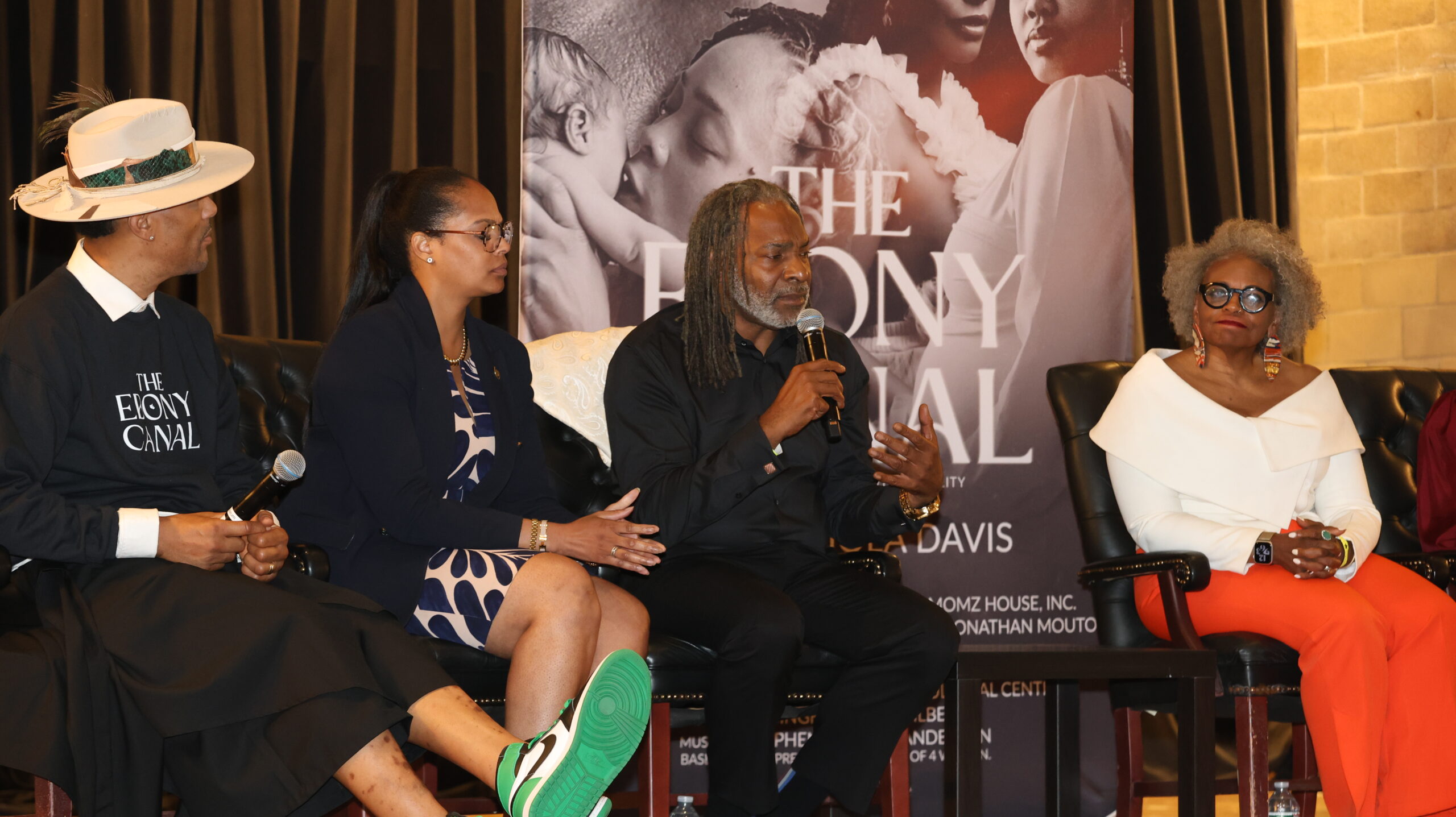 R6119767 Sharing joyful times that will be memorable about the Film